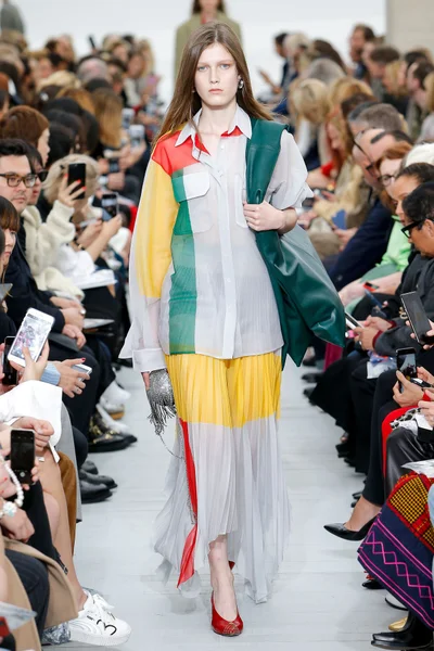 Look 11
